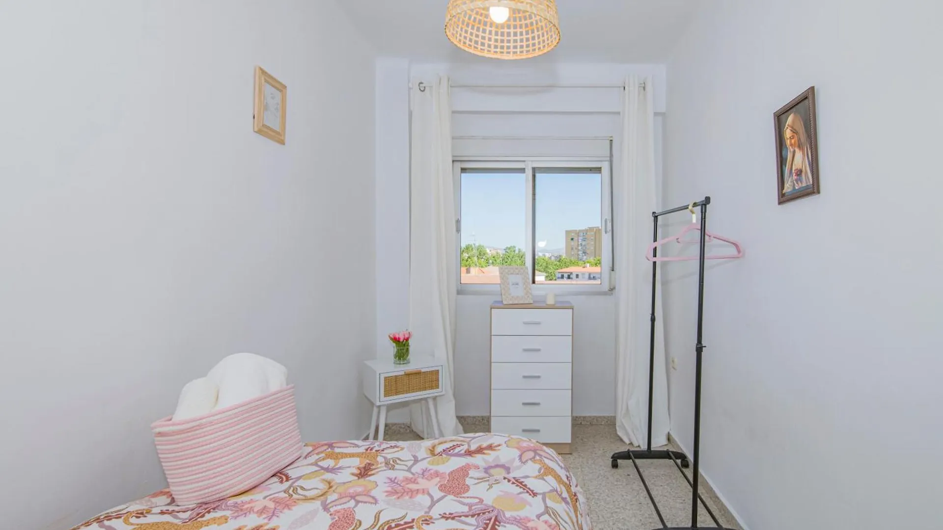 Delfin Retreat Con Terraza Junto A Parada De Metro Granada Apartment