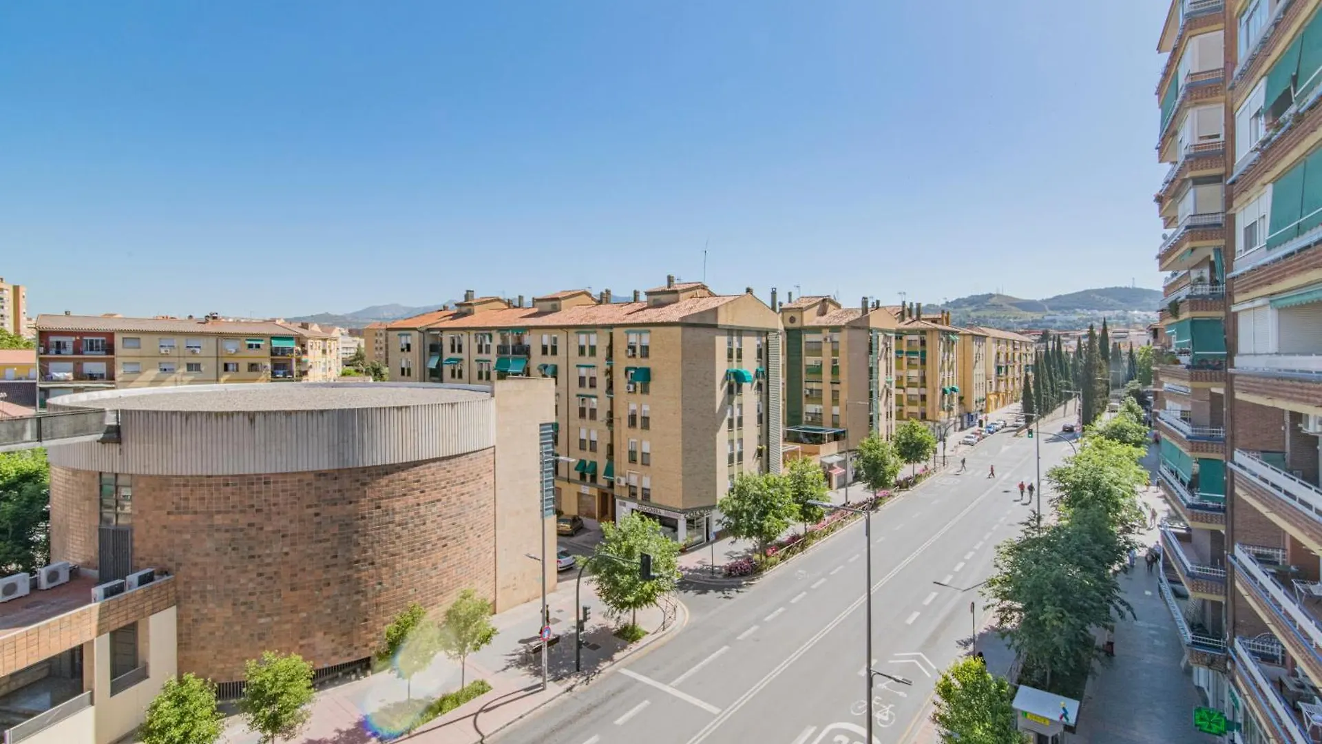 Apartment Delfin Retreat Con Terraza Junto A Parada De Metro Granada