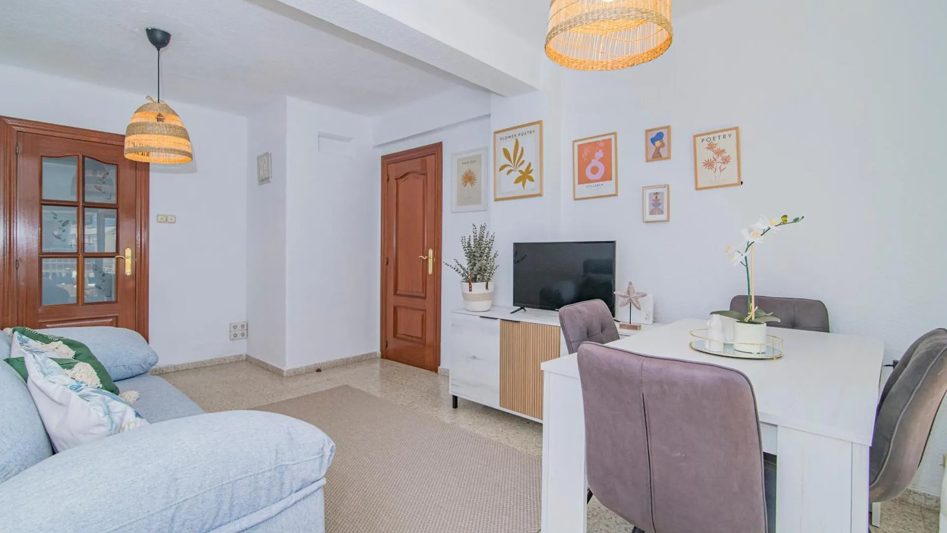 Delfin Retreat Con Terraza Junto A Parada De Metro Granada Spain