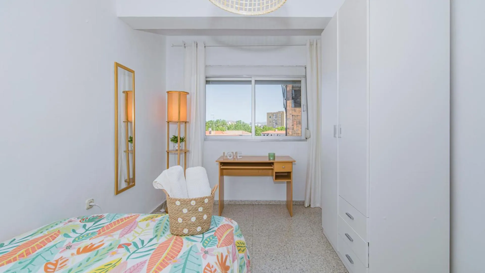 Delfin Retreat Con Terraza Junto A Parada De Metro Granada 0*,
