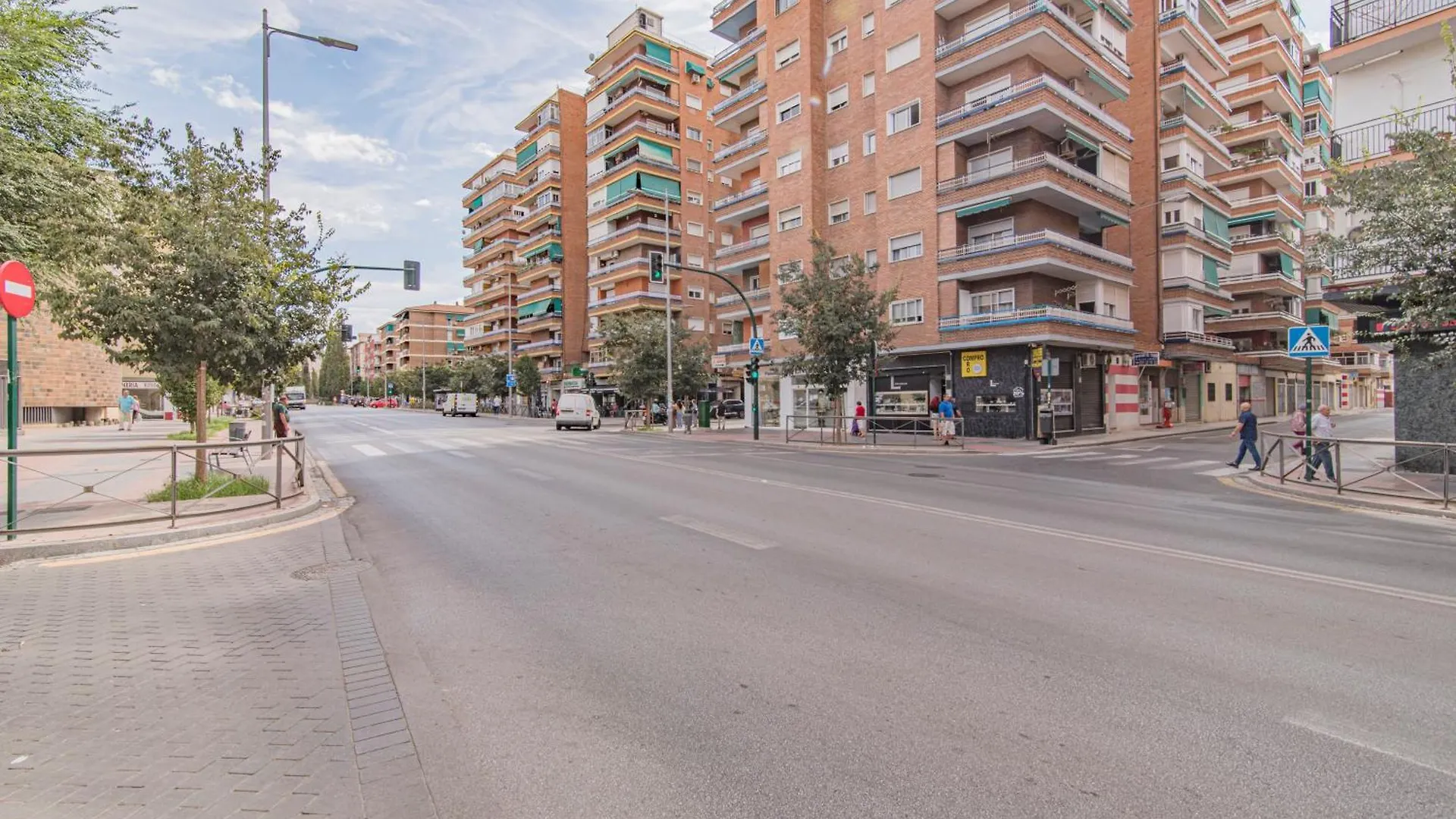 Delfin Retreat Con Terraza Junto A Parada De Metro Granada Spain