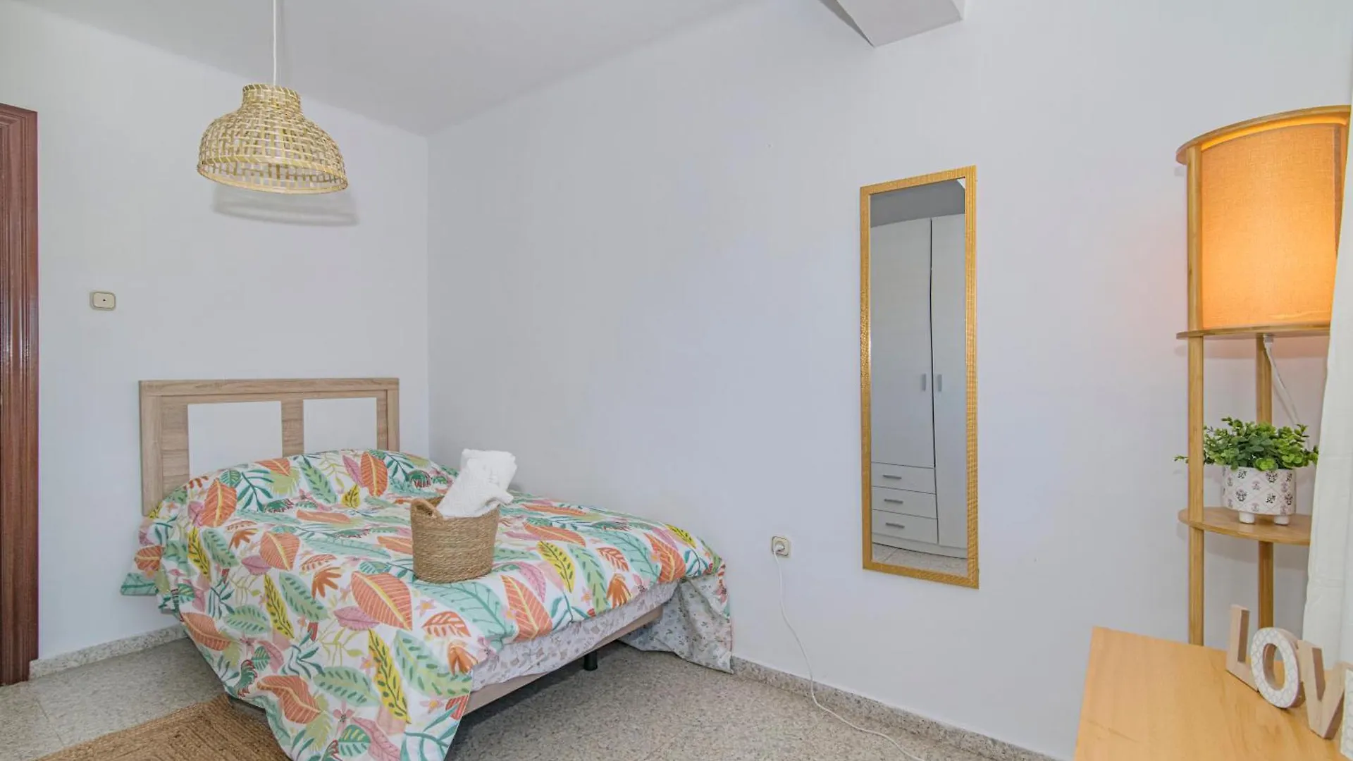 Delfin Retreat Con Terraza Junto A Parada De Metro Granada