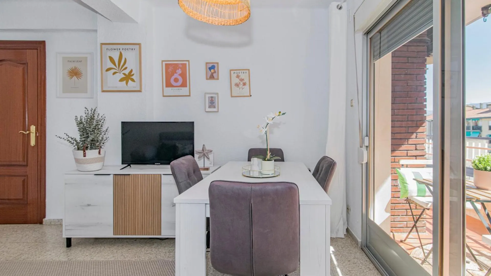 Delfin Retreat Con Terraza Junto A Parada De Metro Granada Spain