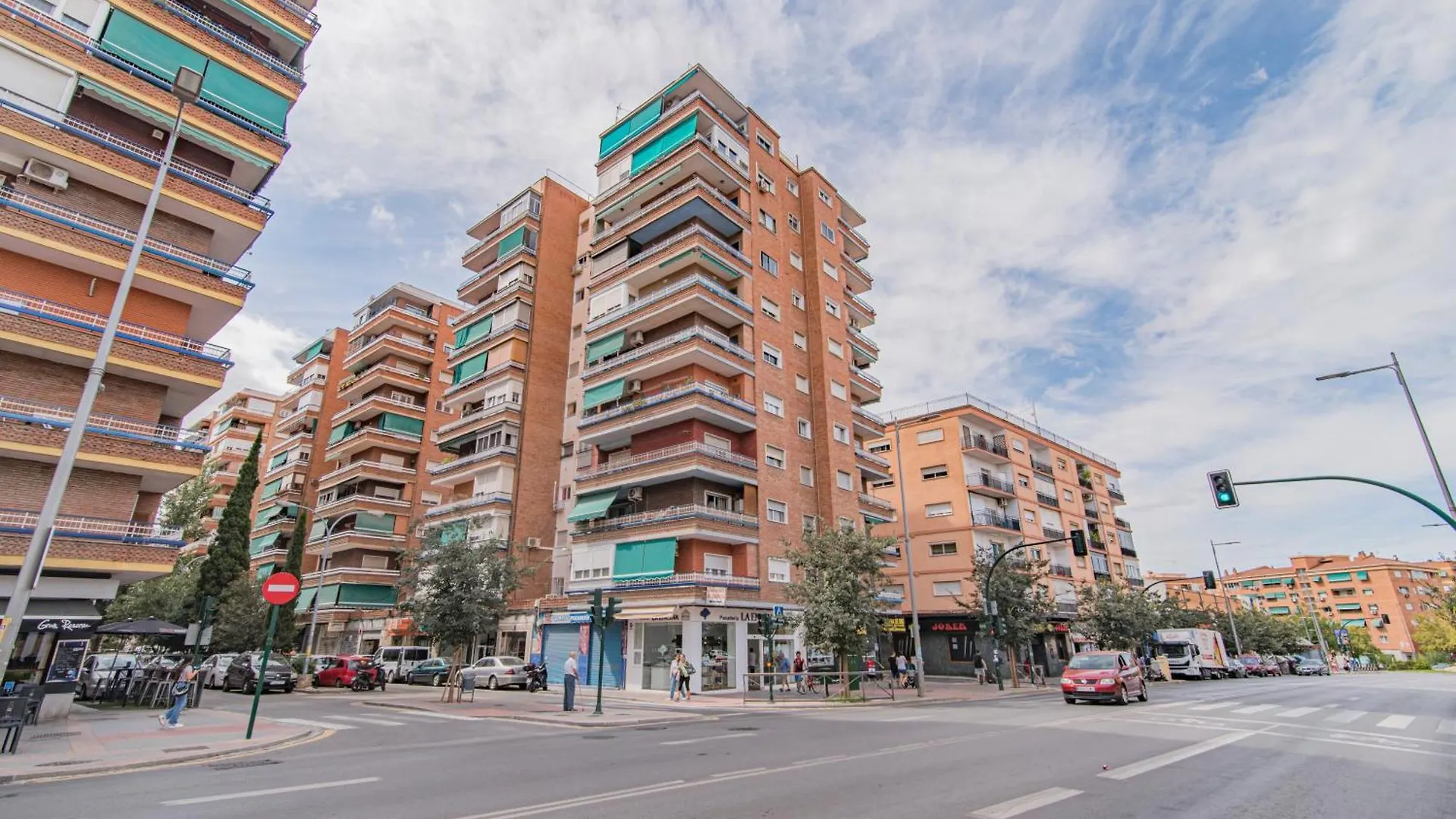 Apartment Delfin Retreat Con Terraza Junto A Parada De Metro Granada