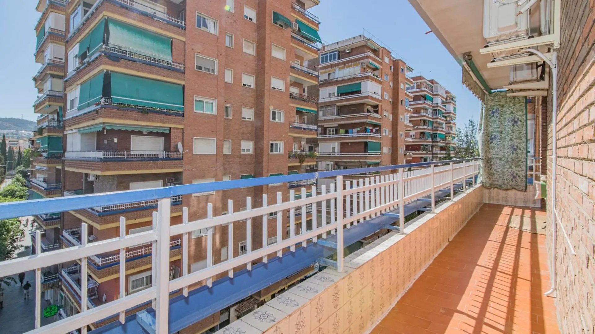 Delfin Retreat Con Terraza Junto A Parada De Metro Granada