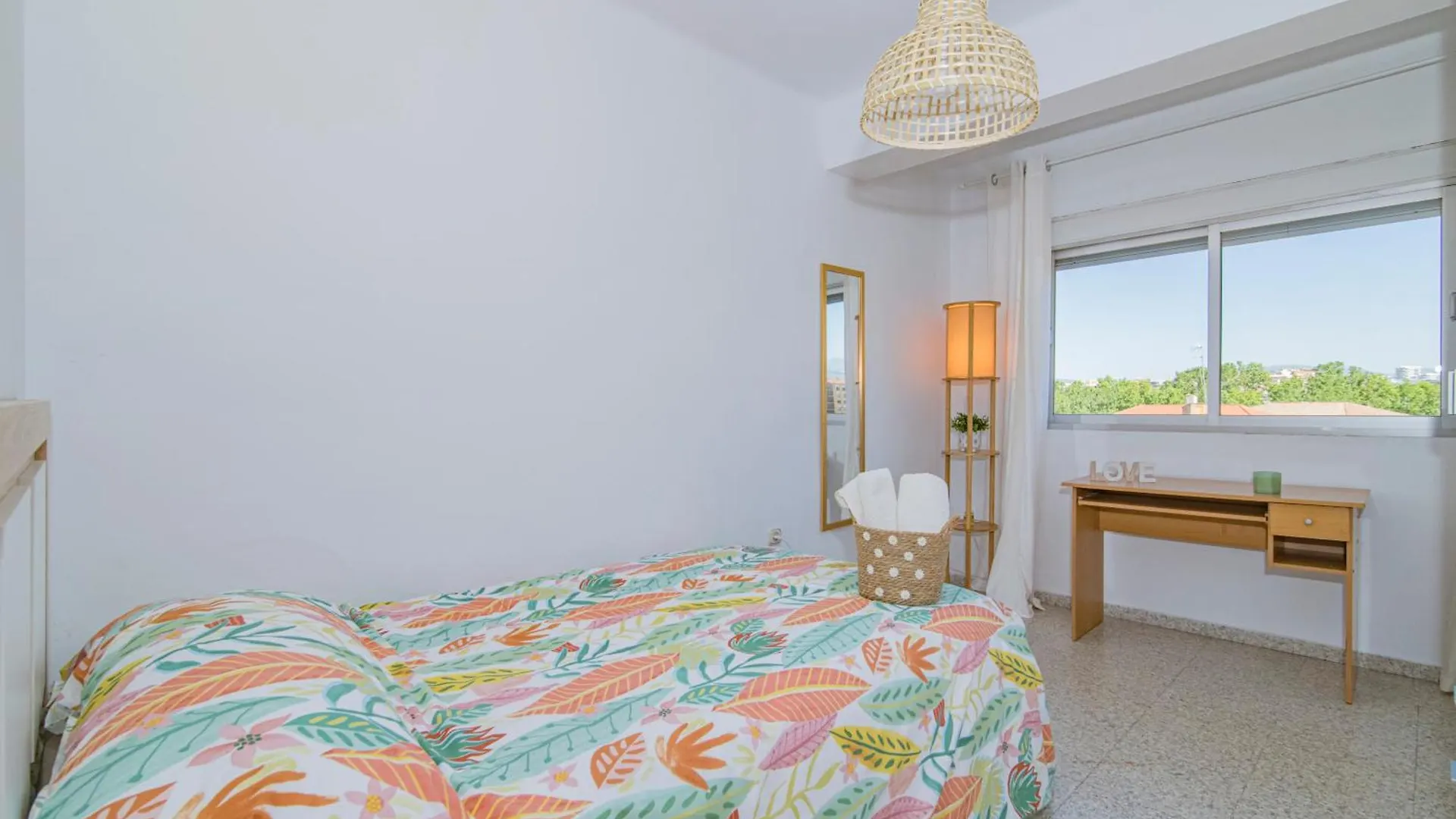 Delfin Retreat Con Terraza Junto A Parada De Metro Granada